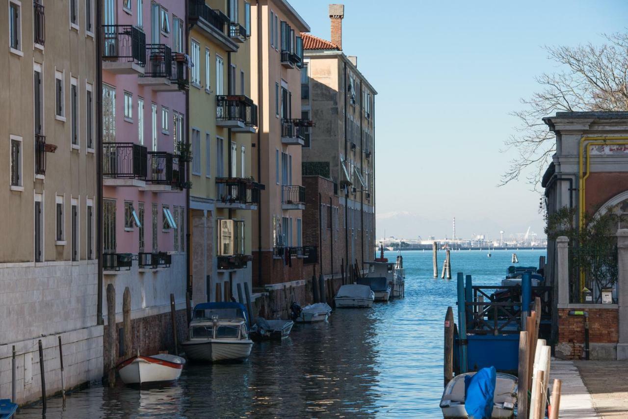 Art Painting Apartment With Canal View Venice Exterior photo